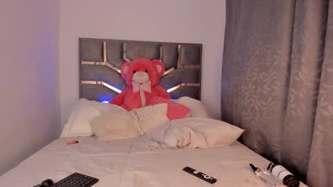 Snapshot of sthepie chatting on October 2025 07:20:02 PM sthepie online show from October 2025 07:20:02 PM