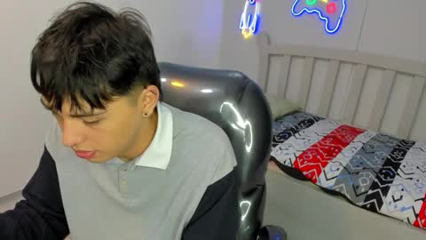 Stiwen online show from November 2025 01:32:02 PM