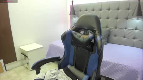 Stiwen online show from March 2026 06:18:02 PM