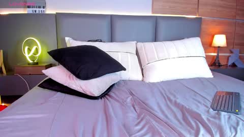 Stone Lee  online show from February 2025 08:07:01 AM