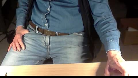 Snapshot of str8_dave chatting on November 2025 01:46:02 PM Dave online show from November 2025 01:46:02 PM