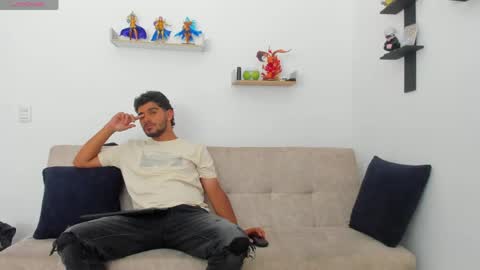 straight__friends online show from April 2026 07:17:02 PM