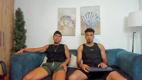 straight__friends online show from April 2026 02:33:01 PM