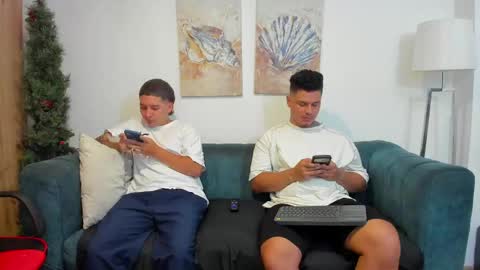 straight__friends online show from April 2026 02:43:02 PM