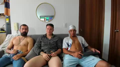 straight__friends online show from May 2026 02:45:01 PM