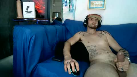 straitpipermann22 online show from November 2025 08:34:02 PM