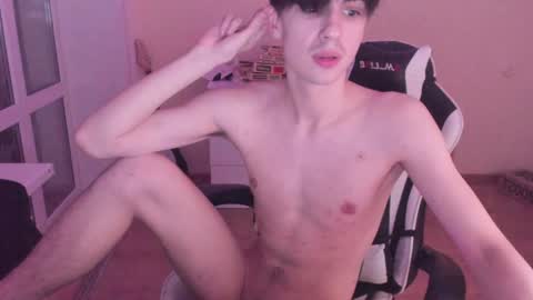 Snapshot of stralght_twinks chatting on December 2024 05:42:01 AM Ray online show from December 2024 05:42:01 AM