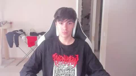 Snapshot of stralght_twinks chatting on October 2025 06:53:02 AM Ray online show from October 2025 06:53:02 AM