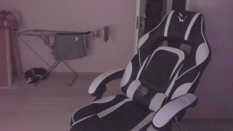 Snapshot of stralght_twinks chatting on October 2025 04:09:01 PM Ray online show from October 2025 04:09:01 PM