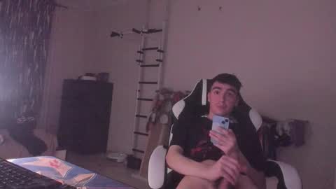 Snapshot of stralght_twinks chatting on October 2025 05:51:02 PM Ray online show from October 2025 05:51:02 PM