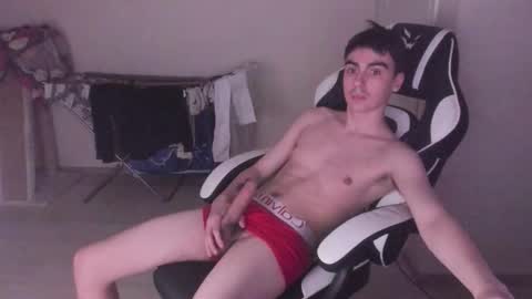 Snapshot of stralght_twinks chatting on October 2025 05:36:02 PM Ray online show from October 2025 05:36:02 PM