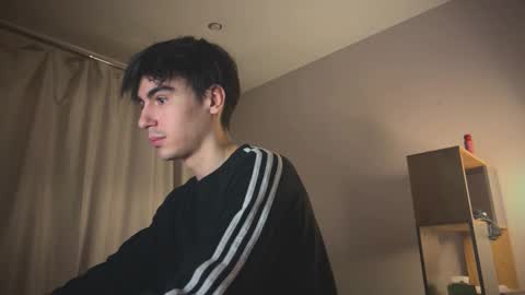 Snapshot of stralght_twinks chatting on February 2026 10:52:02 PM Ray online show from February 2026 10:52:02 PM