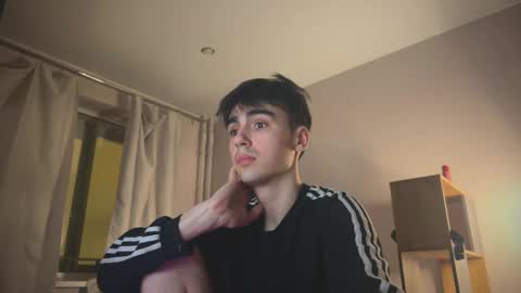 Snapshot of stralght_twinks chatting on March 2026 05:31:01 PM Ray online show from March 2026 05:31:01 PM