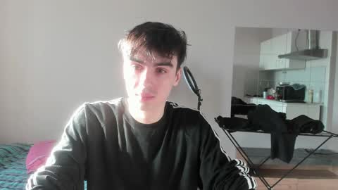 Snapshot of stralght_twinks chatting on March 2026 02:05:02 PM Ray online show from March 2026 02:05:02 PM