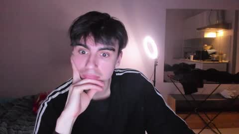 Snapshot of stralght_twinks chatting on April 2026 09:12:02 PM Ray online show from April 2026 09:12:02 PM