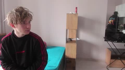 Snapshot of stralght_twinks chatting on April 2026 08:55:01 AM Ray online show from April 2026 08:55:01 AM