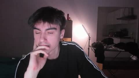 Snapshot of stralght_twinks chatting on April 2026 02:39:01 AM Ray online show from April 2026 02:39:01 AM