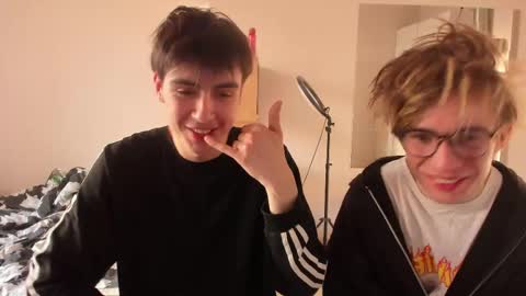 Snapshot of stralght_twinks chatting on April 2026 04:00:01 PM Ray online show from April 2026 04:00:01 PM
