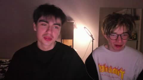 Snapshot of stralght_twinks chatting on April 2026 06:10:01 PM Ray online show from April 2026 06:10:01 PM