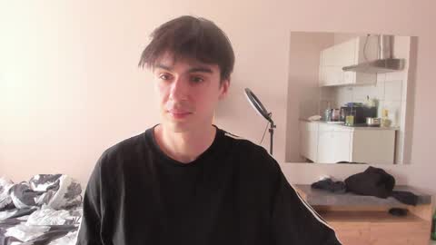 Snapshot of stralght_twinks chatting on April 2026 12:44:02 PM Ray online show from April 2026 12:44:02 PM