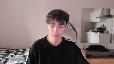Snapshot of stralght_twinks chatting on April 2026 03:31:02 PM Ray online show from April 2026 03:31:02 PM