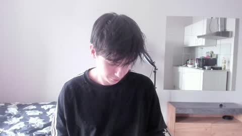 Snapshot of stralght_twinks chatting on April 2026 12:21:02 PM Ray online show from April 2026 12:21:02 PM