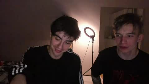 Snapshot of stralght_twinks chatting on April 2026 08:57:02 PM Ray online show from April 2026 08:57:02 PM