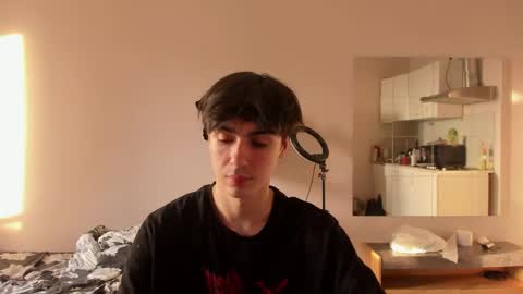 Snapshot of stralght_twinks chatting on May 2026 04:35:02 PM Ray online show from May 2026 04:35:02 PM