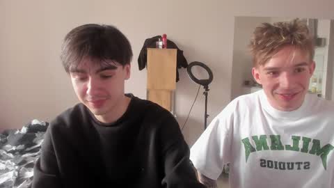 Snapshot of stralght_twinks chatting on May 2026 10:55:02 AM Ray online show from May 2026 10:55:02 AM