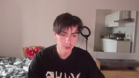 Snapshot of stralght_twinks chatting on May 2026 02:07:01 AM Ray online show from May 2026 02:07:01 AM