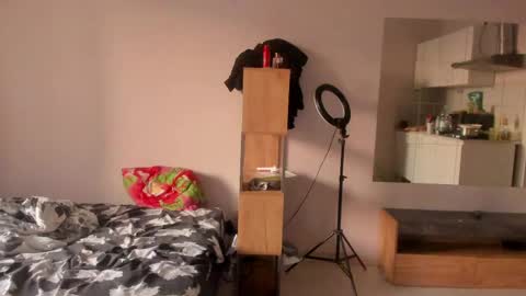 Snapshot of stralght_twinks chatting on May 2026 06:14:01 PM Ray online show from May 2026 06:14:01 PM