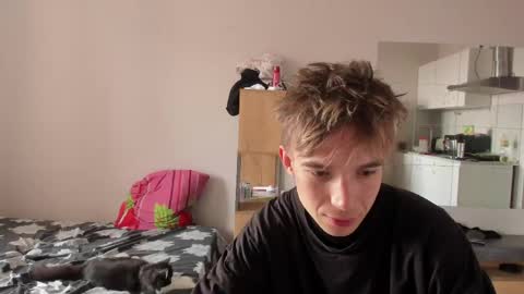 Snapshot of stralght_twinks chatting on May 2026 11:50:02 AM Ray online show from May 2026 11:50:02 AM