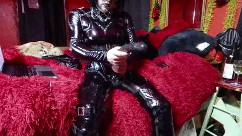 Snapshot of strangespence chatting on February 2026 10:02:01 AM Mistress kinki online show from February 2026 10:02:01 AM