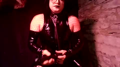 Snapshot of strangespence chatting on April 2026 07:17:02 AM Mistress kinki online show from April 2026 07:17:02 AM