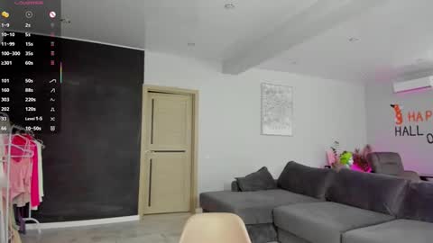 Laura online show from October 2025 04:43:02 AM