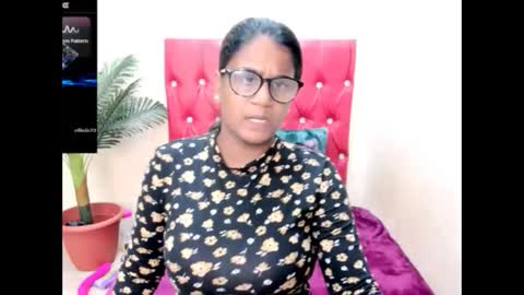 strawberry_lipz online show from September 2025 05:00:02 AM