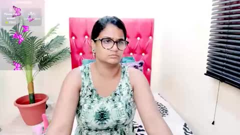 strawberry_lipz online show from October 2025 04:13:02 AM