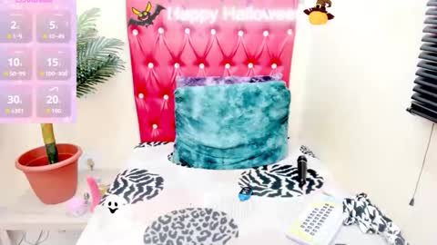 strawberry_lipz online show from October 2025 11:50:04 PM