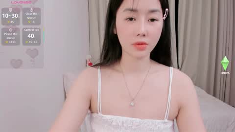 strawberry_loveee online show from October 2025 02:48:01 PM