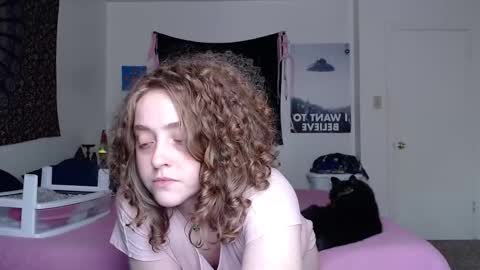 Snapshot of strawberrylotsacake chatting on March 2026 03:29:01 PM Strawberrylotsacake online show from March 2026 03:29:01 PM