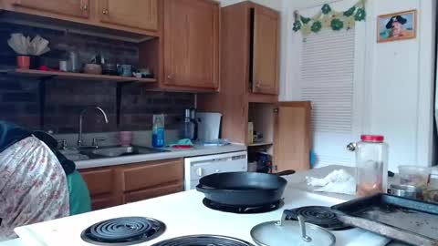 Strawberrylotsacake online show from May 2026 05:20:02 PM