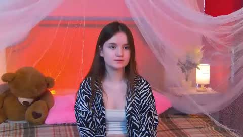 Snapshot of strawbunnybite chatting on May 2026 02:45:01 PM Bunny online show from May 2026 02:45:01 PM