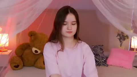 Snapshot of strawbunnybite chatting on June 2026 02:45:01 PM Bunny online show from June 2026 02:45:01 PM