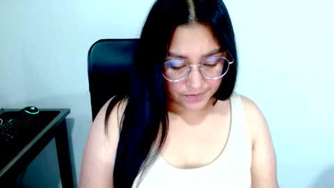 Snapshot of strawlux chatting on March 2026 05:45:02 AM strawlux online show from March 2026 05:45:02 AM