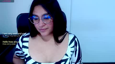 Snapshot of strawlux chatting on March 2026 05:01:02 AM strawlux online show from March 2026 05:01:02 AM