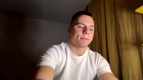 Snapshot of strong_baby chatting on October 2025 11:36:02 AM Strong Baby online show from October 2025 11:36:02 AM