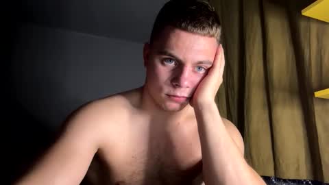 Snapshot of strong_baby chatting on November 2025 08:42:01 PM Strong Baby online show from November 2025 08:42:01 PM