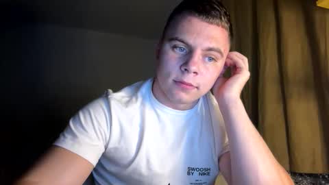 Snapshot of strong_baby chatting on November 2025 06:52:01 PM Strong Baby online show from November 2025 06:52:01 PM