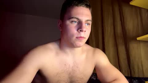 Snapshot of strong_baby chatting on November 2025 06:33:02 PM Strong Baby online show from November 2025 06:33:02 PM