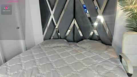 Snapshot of strong_girl_ chatting on April 2026 10:49:02 AM Alexa online show from April 2026 10:49:02 AM